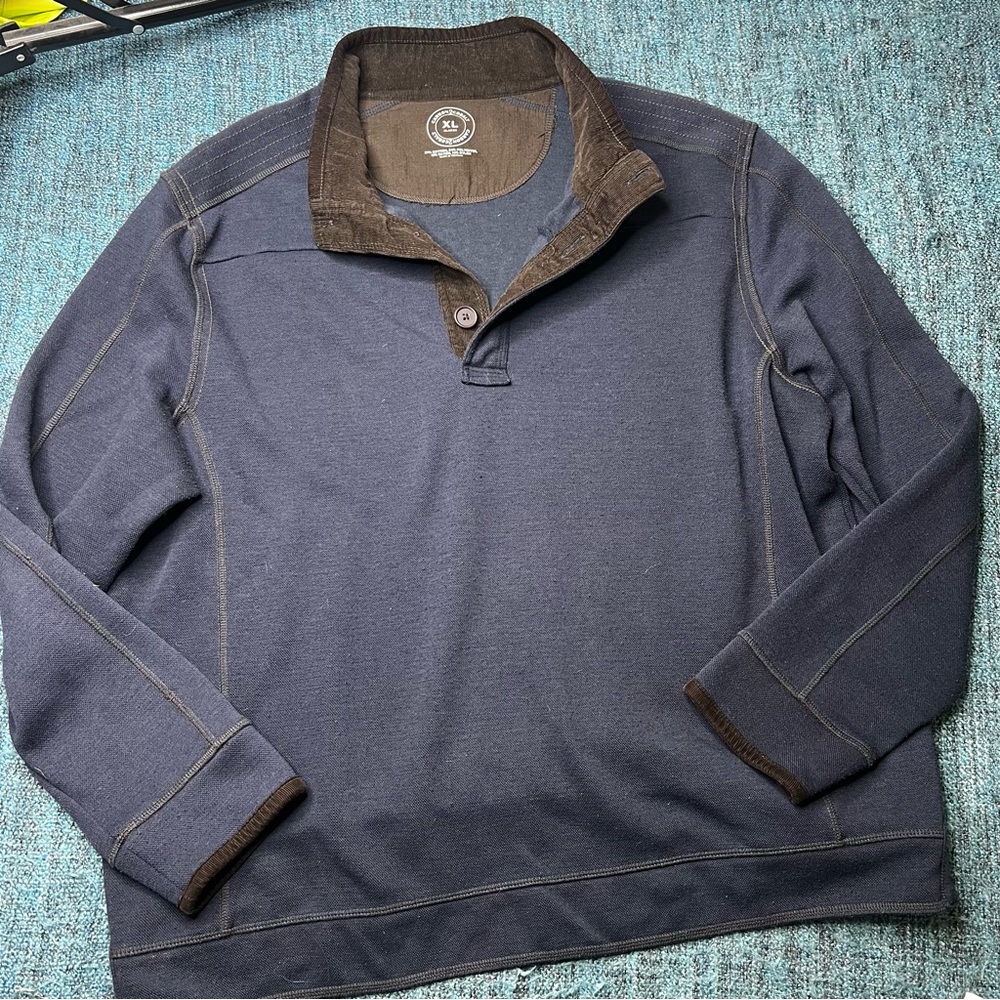 Carbon 2 Cobalt Henley Pullover Sweater in Navy Brown